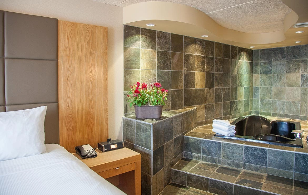Jacuzzi Suite